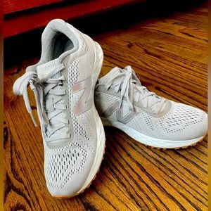 EUC women’s New Balance Fresh Foam shoes. US size 8